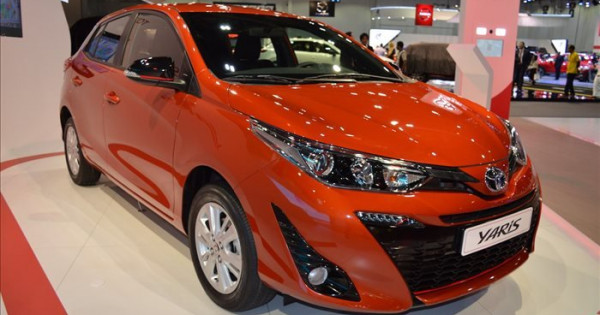 Giá xe ôtô hôm nay 29/6: Toyota Yaris có giá 650 triệu đồng