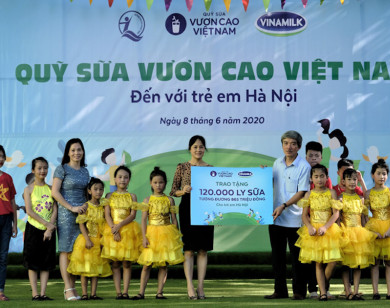 Hơn 1.300 trẻ em Hà Nội được chăm sóc dinh dưỡng từ Vinamilk và Quỹ sữa vươn cao Việt Nam