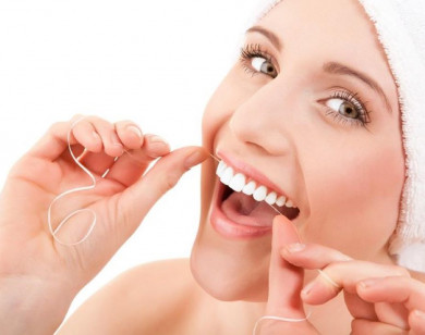 Chỉ nha khoa phải dùng thế nào để không gây tổn hại cho răng?