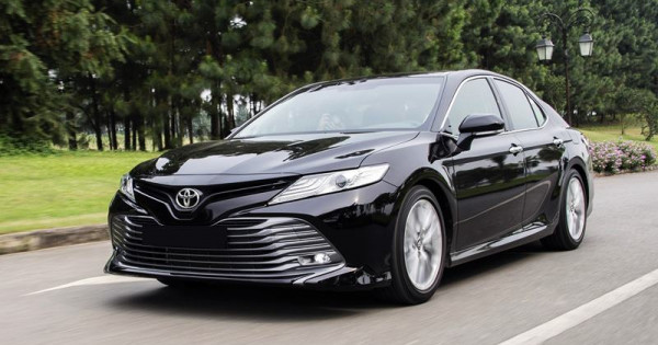 Giá xe ôtô hôm nay 16/7: Toyota Camry có giá 1,029-1,235 tỷ đồng