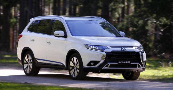 Giá xe ôtô hôm nay 17/7: Mitsubishi Outlander ưu đãi hơn 51 triệu đồng