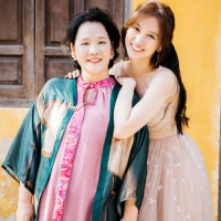 Du lịch cùng mẹ, Hari Won xinh như công chúa