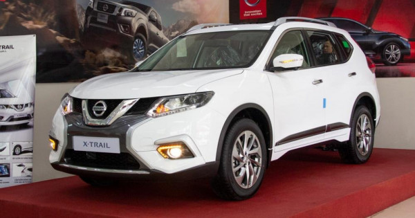 Giá xe ôtô hôm nay 25/7: Nissan X-Trail ưu đãi 30 triệu đồng