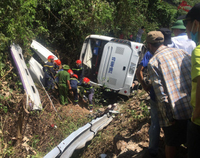 Vụ lật xe khách Quảng Bình: 15 người tử vong, 4 người đang nguy kịch