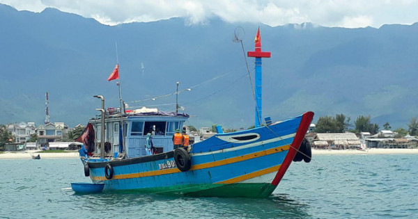 Dùng tàu cá vượt biển từ Đà Nẵng về Huế để "trốn" cách ly