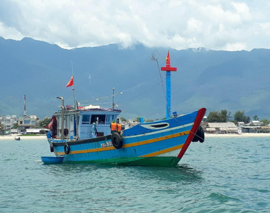 Dùng tàu cá vượt biển từ Đà Nẵng về Huế để "trốn" cách ly