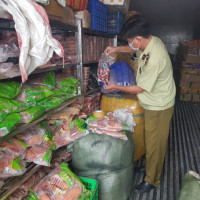 Thu giữ hơn 19 tấn sản phẩm động vật đông lạnh quá hạn chuẩn bị tuồn ra thị trường