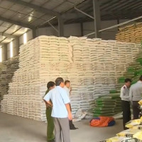 Nông dân thiệt kép bởi chiêu “lừa” bán phân bón giá rẻ kiểu “bia kèm mồi”
