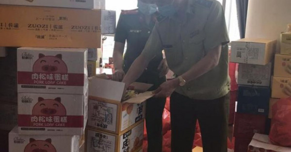Phát hiện hơn nửa tấn bánh kẹo "lậu" do nước ngoài sản xuất ở Hà Nội