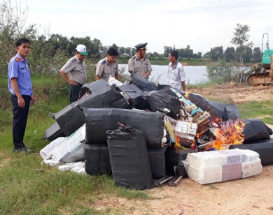 Long An giám sát tiêu hủy 50.000 bao thuốc lá điếu nhập lậu, tạm giữ 2.243 sản phẩm mỹ phẩm có dấu hiệu vi phạm