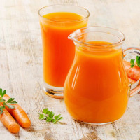 Cách trị mụn hiệu quả từ nước ép cà rốt