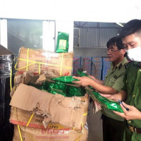Thu giữ gần 10 tấn nguyên liệu trà sữa không rõ nguồn gốc ở Hà Nội
