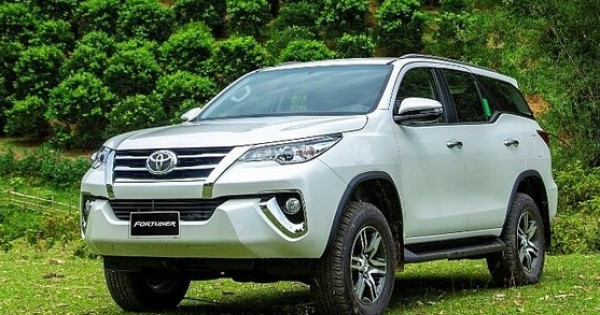 Toyota Fortuner giảm giá mạnh để đón phiên bản mới