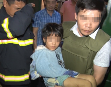 Giải cứu cháu bé 6 tuổi bị bố đẻ và người tình đánh đập nhiều ngày