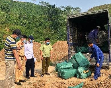 Lào Cai bắt giữ, tiêu hủy 720 kg nầm lợn và trứng gà non không có giấy tờ hợp pháp