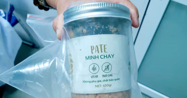 Vụ ngộ độc Pate Minh Chay: Thêm 35 người đến BV Bạch Mai khám