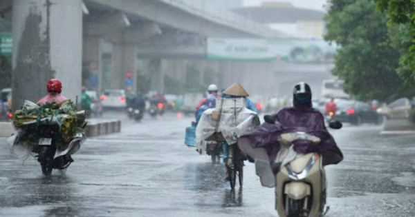 Dự báo thời tiết ngày 12/9: Hà Nội mưa rào và rải rác có dông