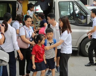 Hà Nội tăng cường quản lý hoạt động đưa đón học sinh bằng ô tô