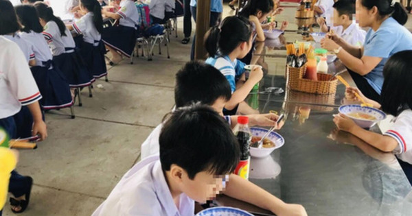 Gần 100 học sinh tiểu học nghi bị ngộ độc thực phẩm ở TP Hồ Chí Minh