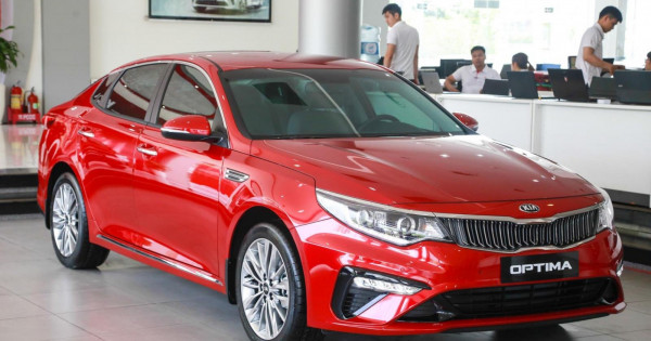 Giá xe ôtô hôm nay 15/9: Kia Optima giảm 50 triệu đồng