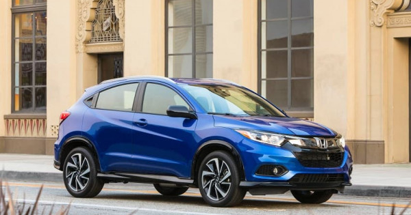 Giá xe ôtô hôm nay 21/9: Honda HR-V ưu đãi 50% phí trước bạ