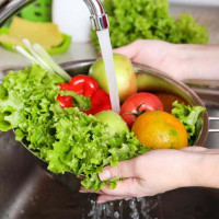 Mẹo loại bỏ thuốc trừ sâu trong rau, củ, quả