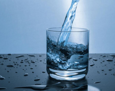 9 lợi ích tuyệt vời của việc uống nước sau khi thức dậy