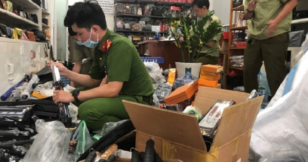 Mua bán hung khí núp bóng shop kinh doanh túi xách… giả