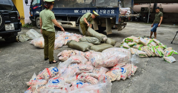 Tịch thu gần 1,2 tấn chả cá viên, sủi cảo không rõ nguồn gốc