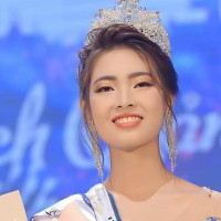 Hoa khôi Trần Ngọc Huyền lên tiếng sau khi bị tước vương miện