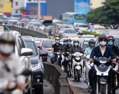 Cấm xe qua cầu vượt Nguyễn Hữu Cảnh, hướng vào trung tâm TP Hồ Chí Minh rối loạn
