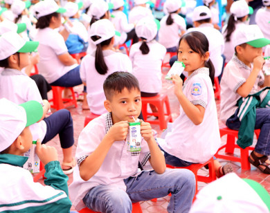 Hơn 16,5 ngàn trẻ em Hà Nam được uống sữa học đường