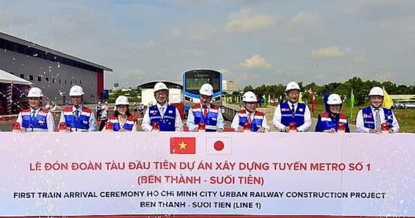 TP Hồ Chí Minh ra mắt tàu metro số 1