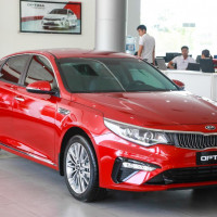 Giá xe ôtô hôm nay 13/10: Kia Optima tặng phụ kiện chính hãng