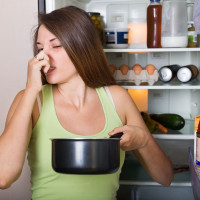 Mẹo hay để khử mùi khó chịu trong tủ lạnh