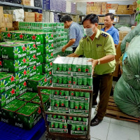 Tiêu hủy hàng trăm thùng bia Heineken nhập lậu kém chất lượng