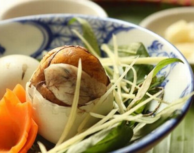 Ăn trứng vịt lộn với gừng và rau răm có tốt?