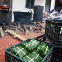 Hà Nội: Thâu đêm gói bánh chưng gửi đồng bào miền Trung