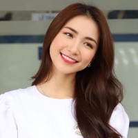 Hà Tĩnh: Hòa Minzy mang 3 tấn quần áo ấm đến cứu trợ người dân