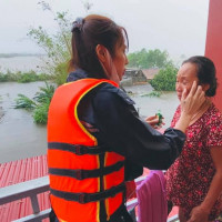 Thủy Tiên đã nhận được hơn 100 tỷ đồng để cứu trợ miền Trung