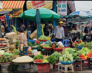 TP Hồ Chí Minh: Giá rau quả tăng vọt do ảnh hưởng của mưa bão