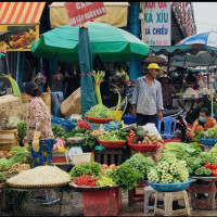 TP Hồ Chí Minh: Giá rau quả tăng vọt do ảnh hưởng của mưa bão