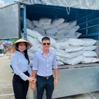 Thủy Tiên cùng Công Vinh trở lại cứu trợ miền Trung đợt 2