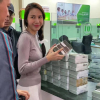 Thủy Tiên làm rõ chuyện bà con có "mê tiền chê bánh chưng"?