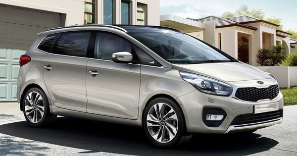 Giá xe ôtô hôm nay 1/11: Kia Rondo giảm đến 26 triệu đồng