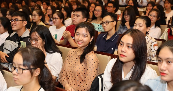 Trường Đại học Kinh tế TP Hồ Chí Minh khai giảng năm học 2020 - 2021
