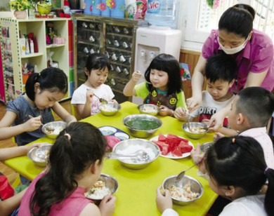 Nhiều trẻ mầm non Kid’s Club bị ngộ độc, nôn ói sau khi ăn tại trường