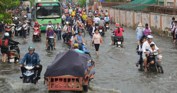 Dự án cải thiện môi trường nước làm hư hỏng mặt đường ở TP Hồ Chí Minh