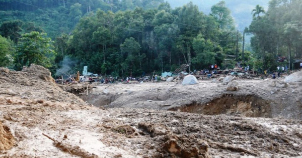 14 nhà dân, 1 điểm trường học ở Quảng Nam bị vùi lấp do sạt lở đất