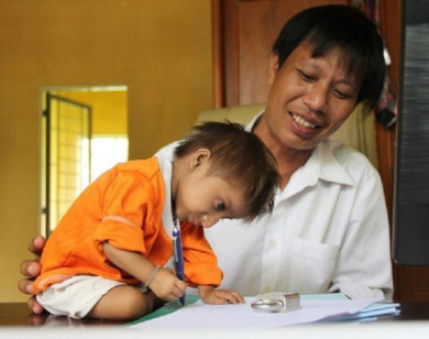 Cậu bé tí hon nhất Việt Nam qua đời